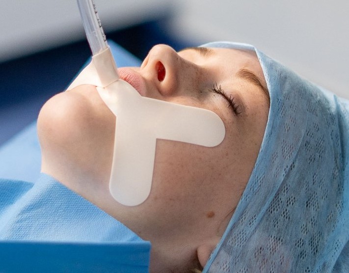 Leafix on model in thetare